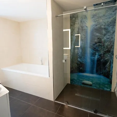 Hochwertiges / 120m² / Dachterrasse / Parking