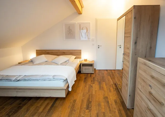 Hochwertiges / 120m² / Dachterrasse / Parking Apartman *