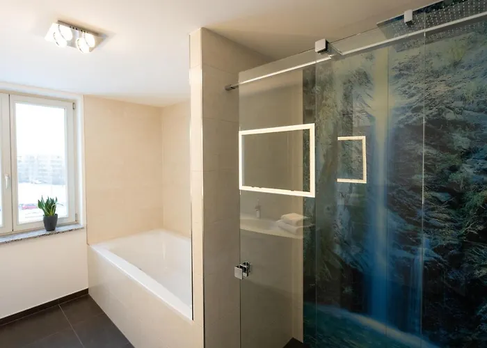 Hochwertiges / 120m² / Dachterrasse / Parking Apartman *