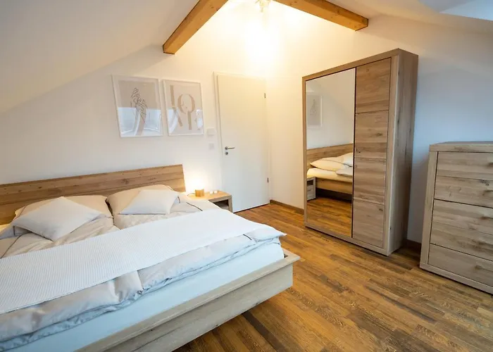 Hochwertiges / 120m² / Dachterrasse / Parking Apartman *