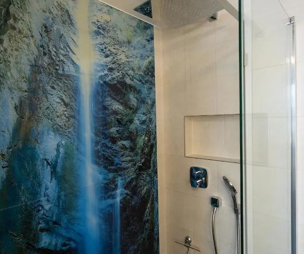 Hochwertiges / 120m² / Dachterrasse / Parking Apartman